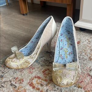 Irregular Choice Nick of Time Heel in Natural Linen and Gold Brocade